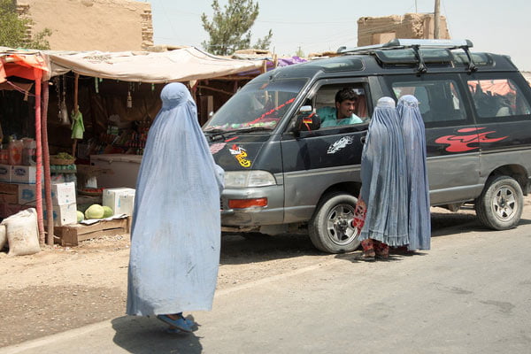 Read more about the article Un afgano cortó las orejas de su mujer por mirar a otros hombres