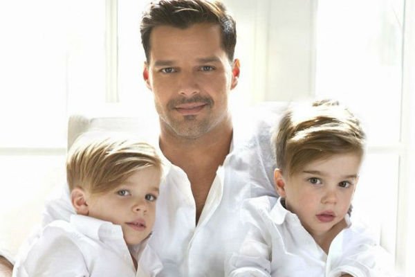 You are currently viewing Las 15 fotos más paternales de Ricky Martin