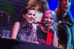 Read more about the article Millie Bobby Brown arrasa en Comic Con