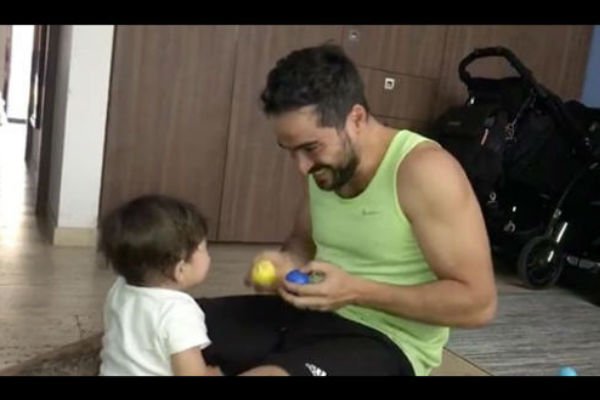You are currently viewing El video de Alfonso Herrera con su bebé te derretirá el corazón