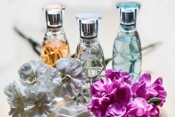 Read more about the article ¿Por qué no dura el perfume en tu piel? Todo lo que necesitas saber