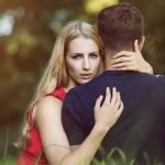 4 formas de traicionar a tu pareja que no involucran una infidelidad