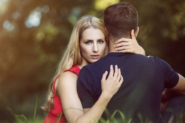 Read more about the article 4 formas de traicionar a tu pareja que no involucran una infidelidad