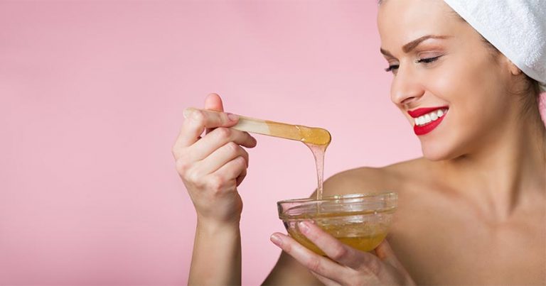Read more about the article 5 dulces formas de incluir la miel en tu rutina de belleza