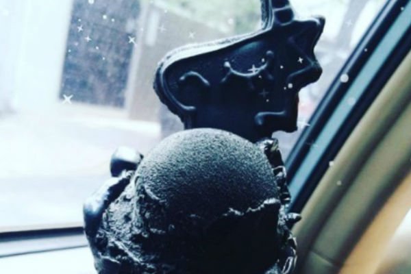 You are currently viewing Ya probamos el ponidark, así sabe el helado negro de Instagram
