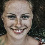 Freckling: la tendencia que tiene a muchas mujeres tatuándose pecas