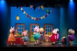 Read more about the article Peppa Pig regresa a Chile con show de estreno: “Jugando a ser grande”!