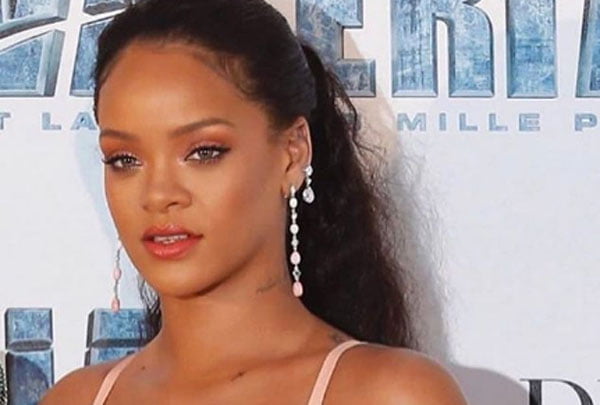 You are currently viewing Rihanna responde a las críticas por su peso con notable argumento