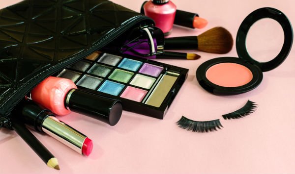 Read more about the article Cómo armar tu kit básico de maquillaje
