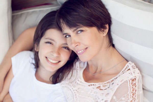 Read more about the article ¿Cómo ayudar a tus hijas adolescentes a construir una autoestima sana?