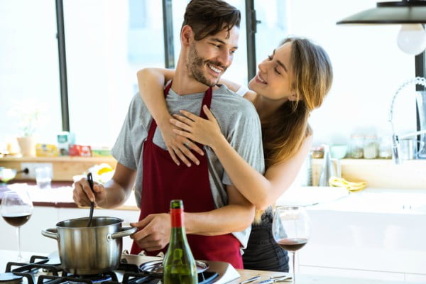 You are currently viewing Cocinar con tu pareja es una gran forma de disfrutar juntos