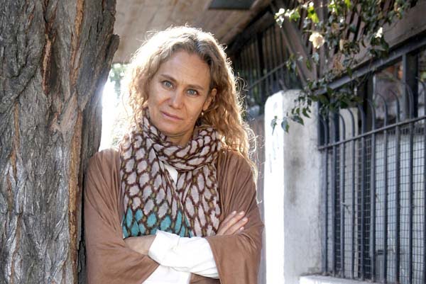 You are currently viewing Actriz Viviana Rodríguez sorprende con marcada figura a los 53 años