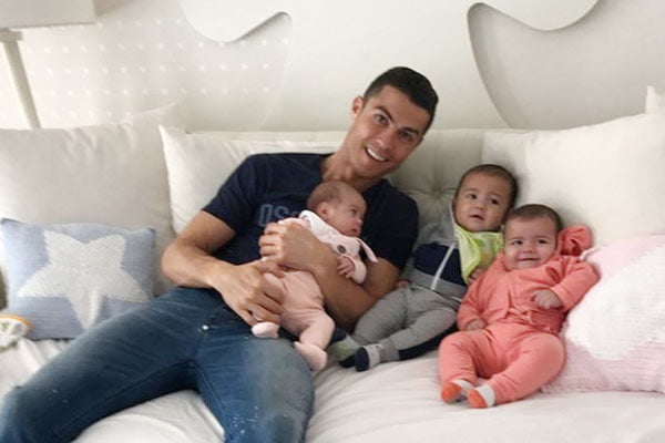 Read more about the article Las fotografías más recientes de los bebés de Cristiano Ronaldo y Georgina Rodríguez