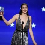 Gal Gadot ofrece un poderoso discurso feminista en 2018 Critics Choice Awards