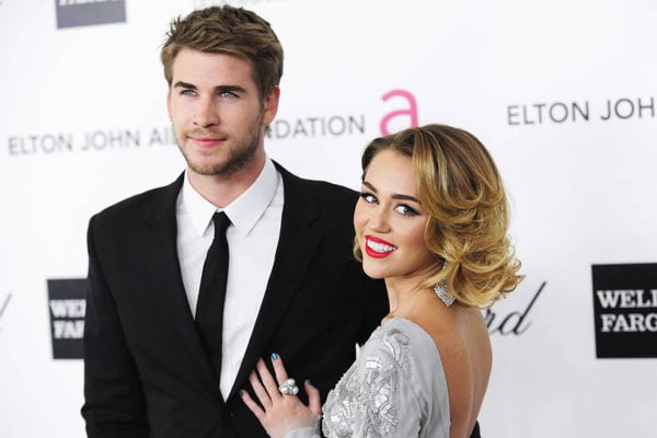 You are currently viewing Miley Cyrus y Liam Hemsworth fotografiados mientras se divertían en una playa en Australia