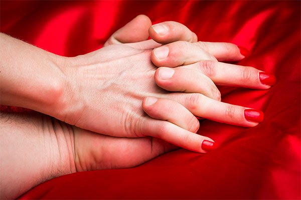 Read more about the article ¿Cómo tener orgasmos simultáneos con tu pareja?