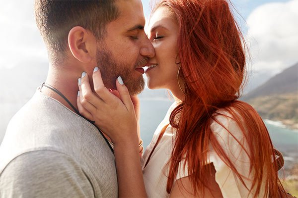Read more about the article ¿Por qué cerramos los ojos cuando nos besamos?
