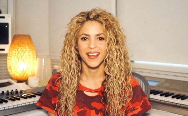 You are currently viewing Shakira se muestra en redes sociales con un bikini diseñado por ella y causa furor