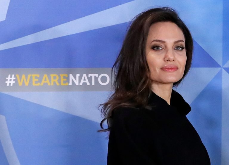 Read more about the article Angelina Jolie reveló el consejo que le da a sus hijas para sobrevivir en Hollywood