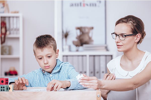 Read more about the article ¿Cómo reconocer si nuestro hijo tiene Síndrome de Asperger?