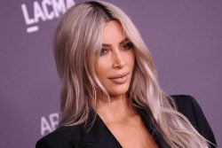 Read more about the article El vestido transparente de Kim Kardashian que hipnotizó a todos en los Peoples Choice Awards