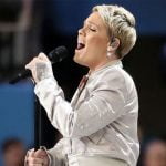 Pink recibe críticas por su actuación en el himno nacional del Super Bowl 2018