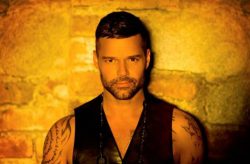 Read more about the article Ricky Martin estrena hoy Fiebre