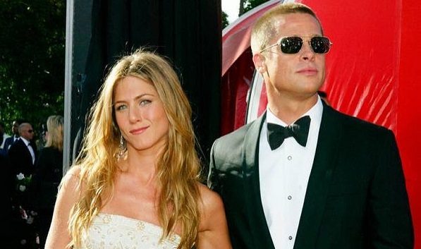 Read more about the article La historia detrás de la foto de Jennifer Aniston y Brad Pitt besándose que ha revolucionado internet