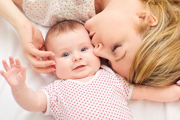 You are currently viewing Un bebé necesita dormir con su madre hasta los 3 años, según expertos