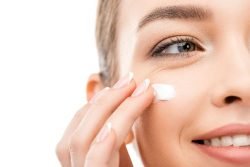 Read more about the article 3 tips infalibles para cuidar el contorno de tus ojos