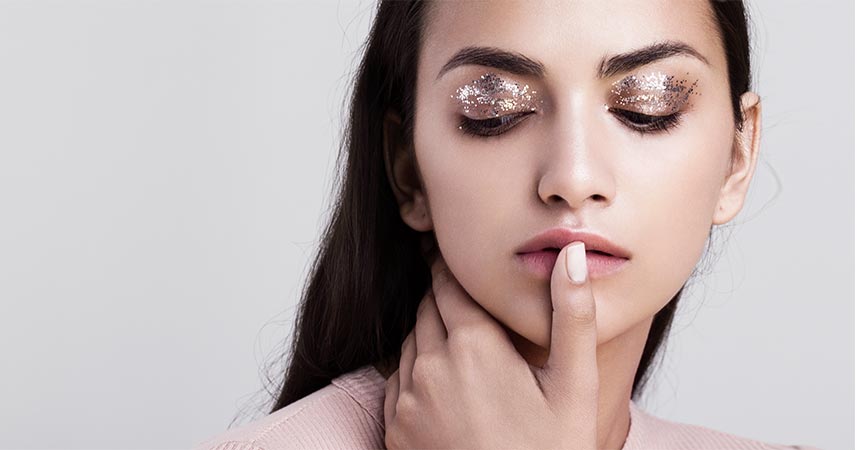 You are currently viewing Diversas formas de incluir el glitter en tu maquillaje