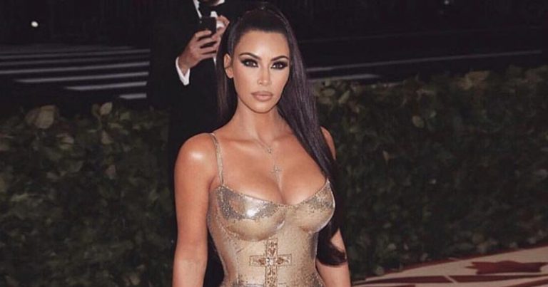 Read more about the article Kim Kardashian aborda los rumores sobre estar esperando un cuarto bebé