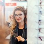 Cómo elegir los anteojos perfectos: Guía de acuerdo a tu tipo de cara