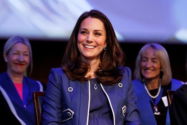 Read more about the article Kate Middleton deslumbra con una tiara de LadyDi en la recepción diplomática del Palacio de Buckingham