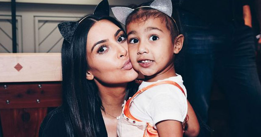 You are currently viewing Kim Kardashian dejó que su hija North West la maquillara y los resultados son hilarantes
