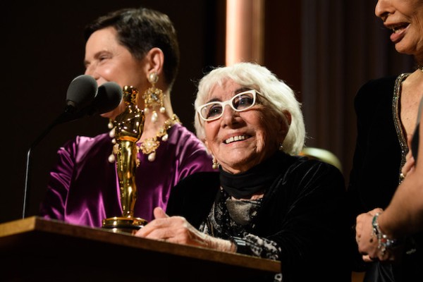 Read more about the article La primera mujer nominada como “Mejor Director” finalmente recibe su Oscar
