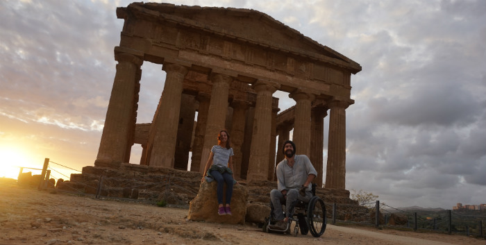 You are currently viewing Rueda Nomada: la historia de amor de los instablogger que mochilean con silla de rueda