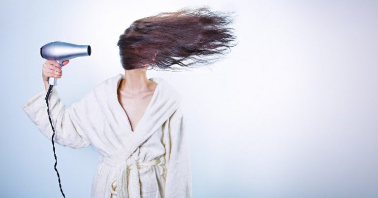 Read more about the article El secador de pelo no mata el coronavirus y otros mitos sobre éste que la OMS desmiente