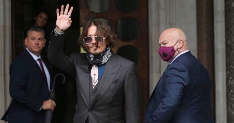 Read more about the article Johnny Depp confiesa que la “falta de una vida hogareña segura” lo llevó a las drogas