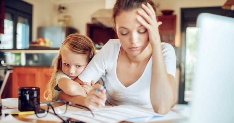 Read more about the article Qué es el agotamiento parental y cómo saber si estás sufriendo de este trastorno