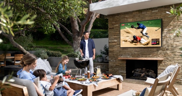 You are currently viewing ¿Por qué es una buena idea instalar un televisor en tu terraza al aire libre?