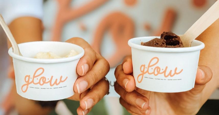 You are currently viewing g.l.ow. Miami: este sábado 6 disfruta de un yogurt helado gratis y ayuda a empoderar a las niñas del mundo
