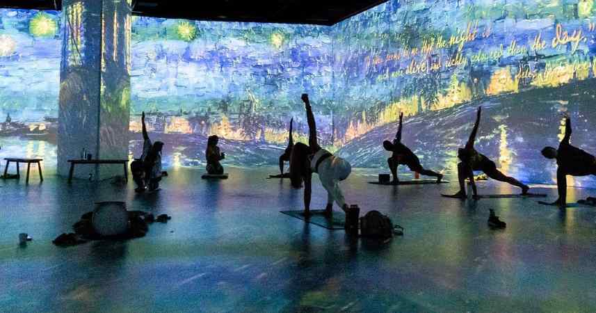 You are currently viewing La exposición “Beyond Van Gogh” en Miami te invita a disfrutar de sus clases de yoga y mindfulness