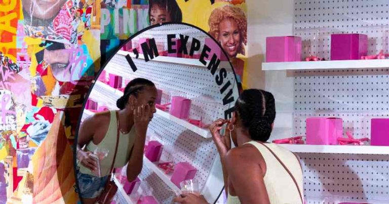 Read more about the article La Exposición Womanish Miami celebra y enaltece a las mujeres