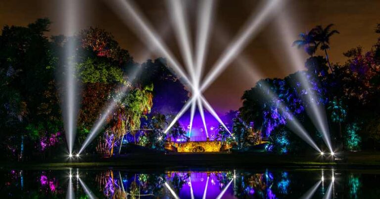 Read more about the article La belleza de Night Garden del Fairchild Tropical Botanical Gardens está de vuelta