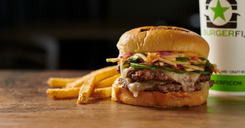You are currently viewing Por fin, llegó a BurgerFi la hamburguesa ganadora del concurso nacional de Heinz