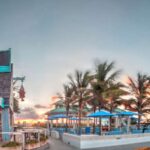 ¡Aruba Beach Café: Exquisitos sabores junto al mar con un pan iolvidable!