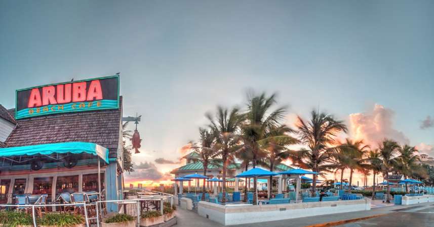 You are currently viewing ¡Aruba Beach Café: Exquisitos sabores junto al mar con un pan iolvidable!